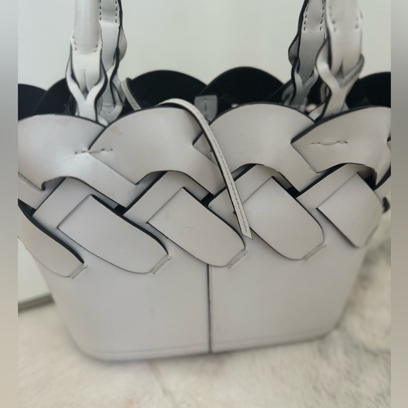 Prada tote in off white and black interior - Picture 8 of 11